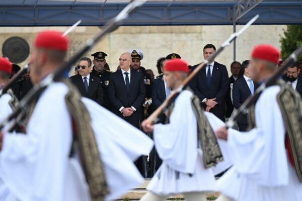 Δένδιας