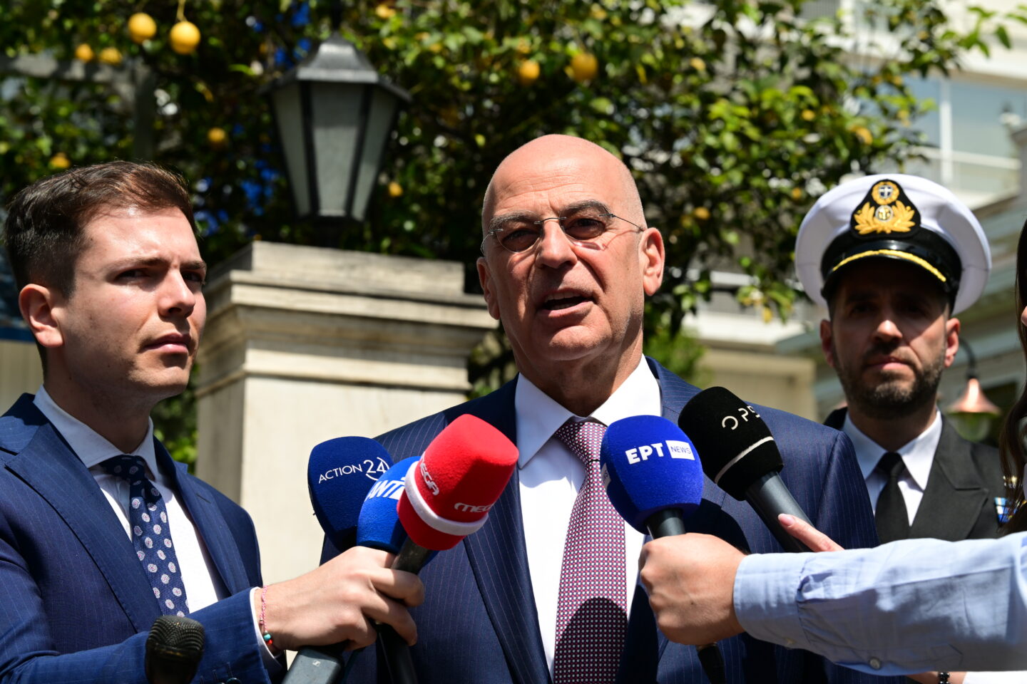 Δένδιας
