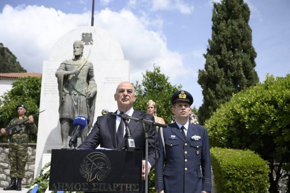 Δένδιας