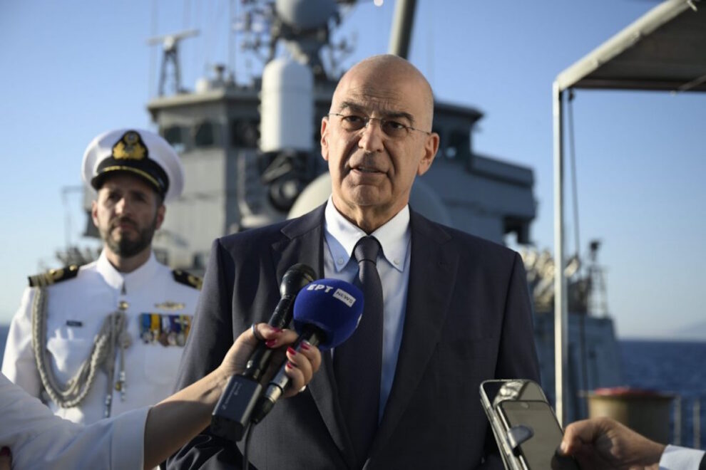 Δένδιας