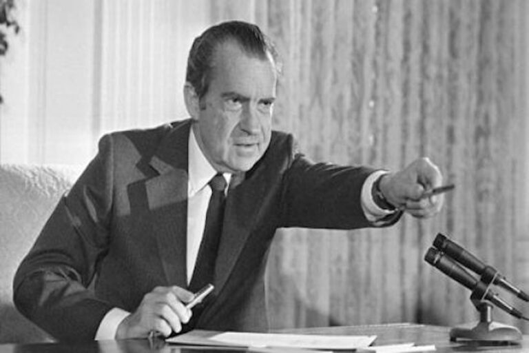 Σαν σήμερα: Το 1974 παραιτείται ο Πρόεδρος των ΗΠΑ Ρίτσαρντ Νίξον
