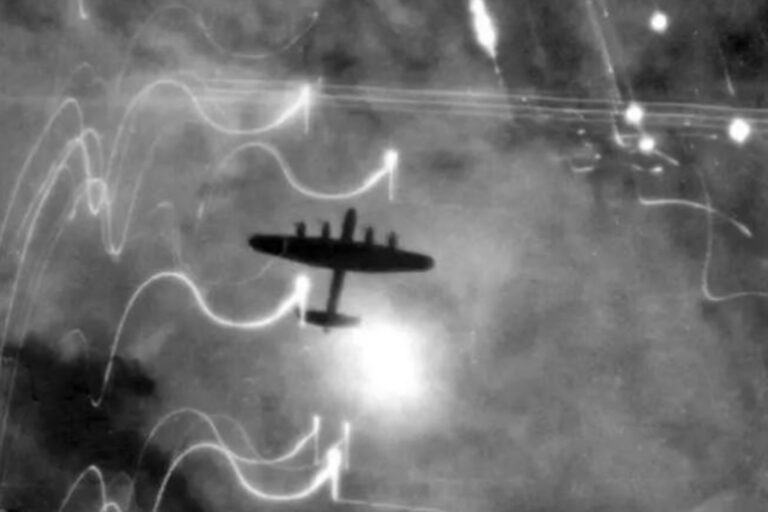 Σαν σήμερα: Το 1940 η RAF χτυπά οχυρά των Ναζί με 500 αεροπλάνα