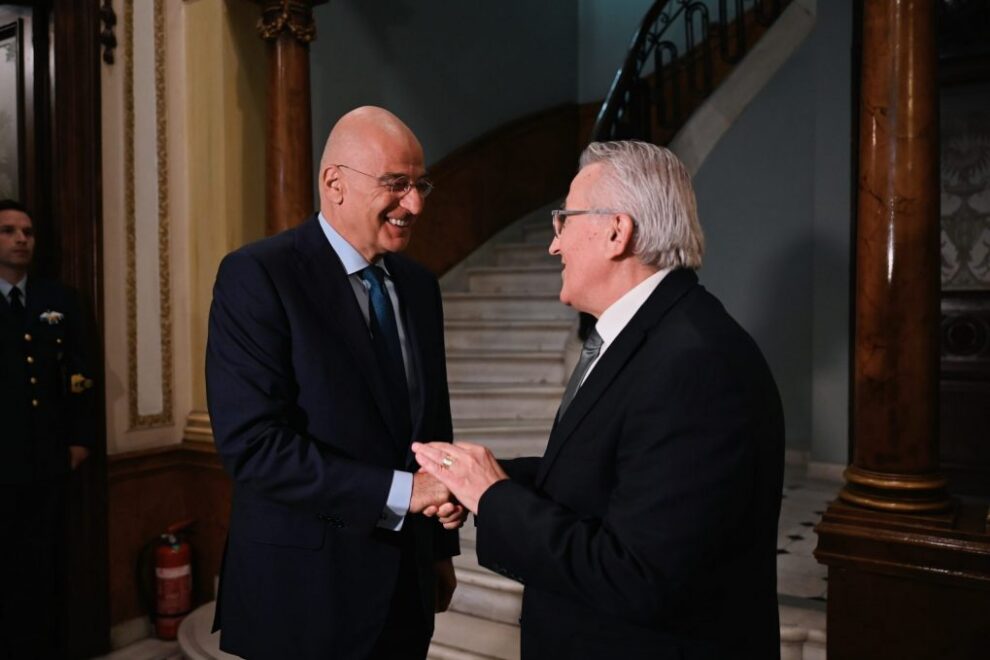 Δένδιας