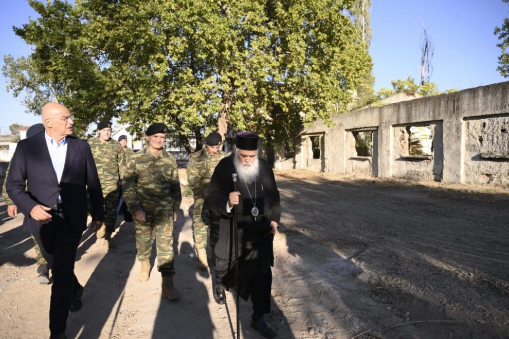 Δένδιας