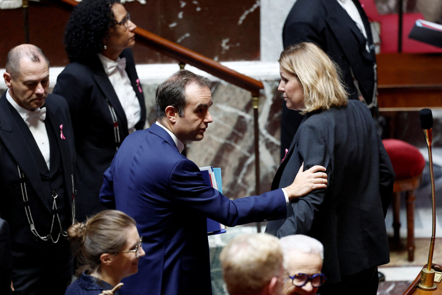 Γαλλία: H Εθνοσυνέλευση απέρριψε σήμερα τις δύο πρότασεις μομφής κατά της κυβέρνησης Λεκορνί