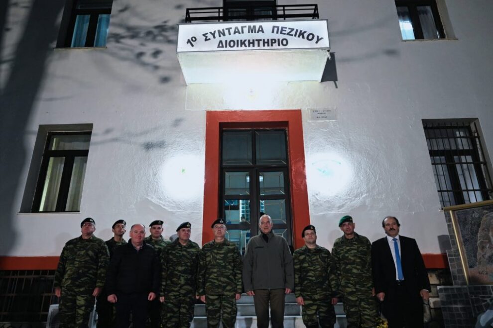 Δένδιας