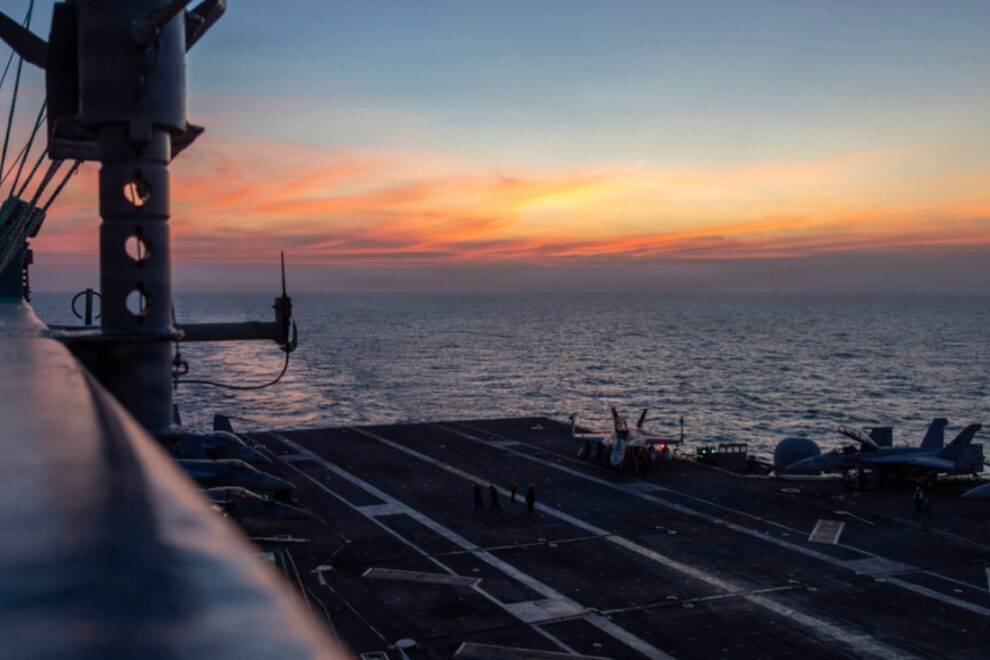 Χούθι - USS Abraham Lincoln