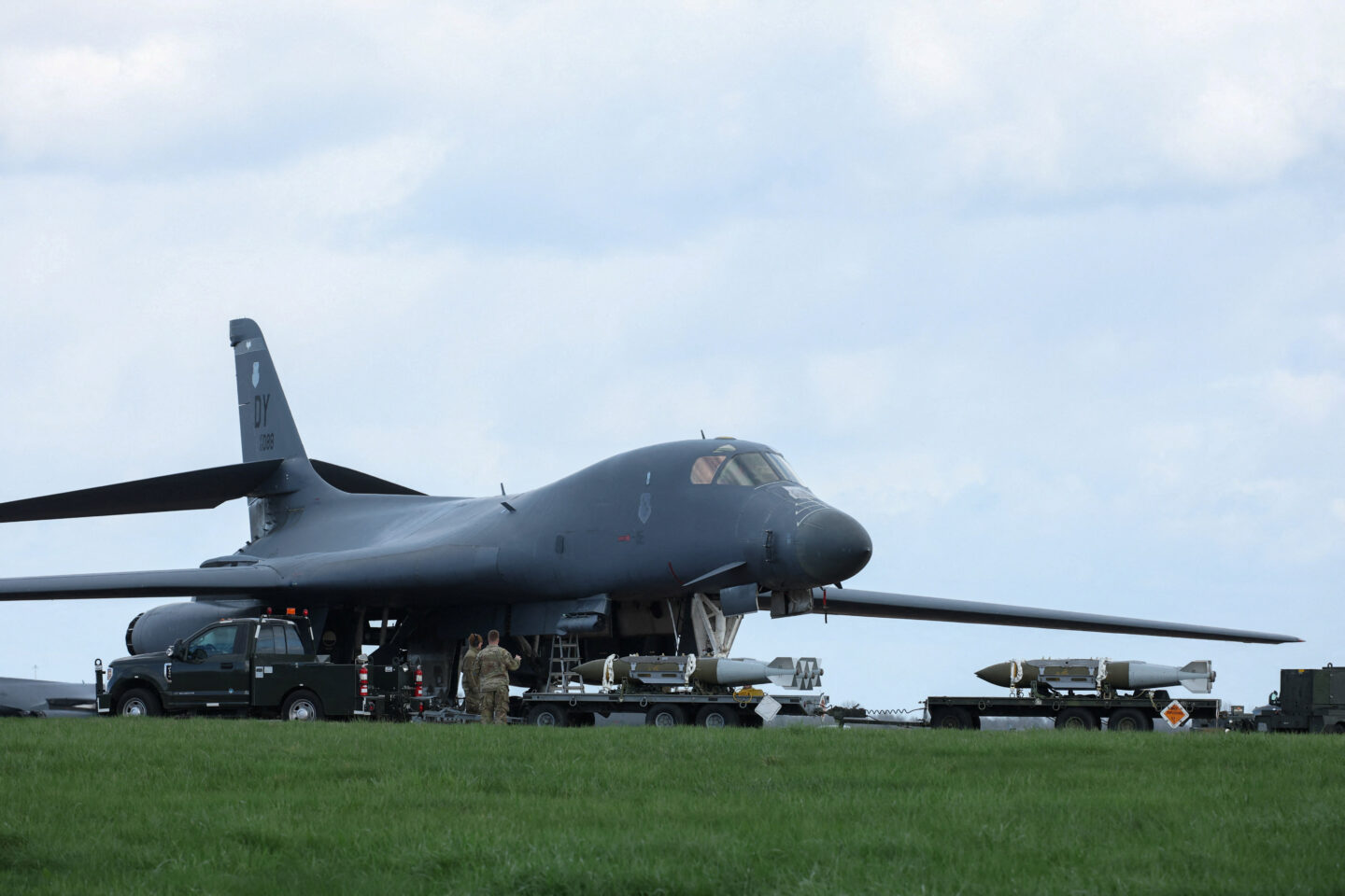 Αμερικανικό βομβαρδιστικό αεροσκάφος B-1B Lancer στην βρετανική αεροπορική βάση RAF Fairford