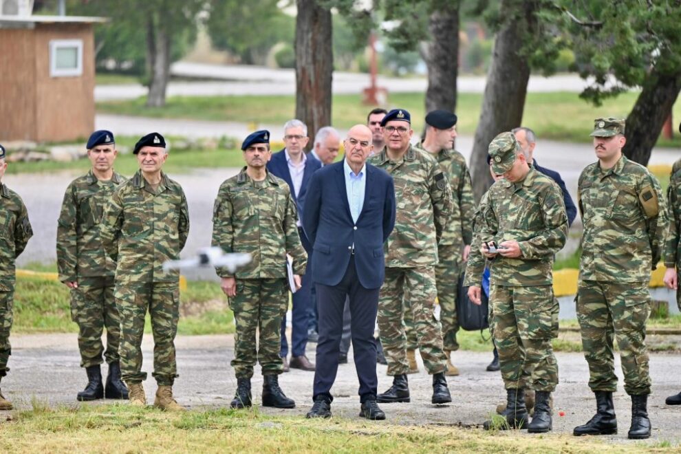 Δένδιας