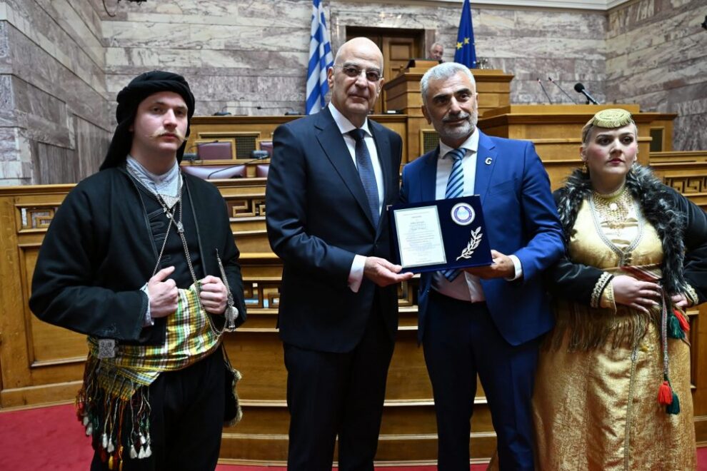 Δένδιας