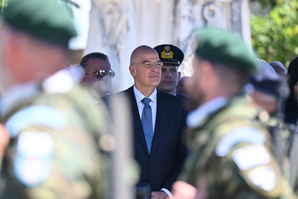 Δένδιας