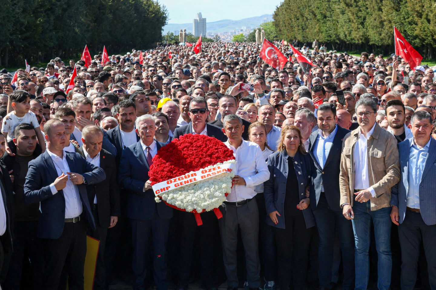 Οζγκιούρ οζέλ