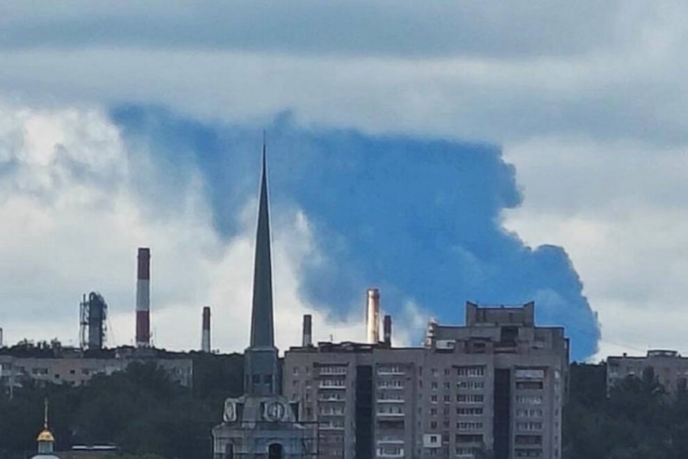 Ρωσία: Πυρκαγιά σε δεξαμενές καυσίμου από επίθεση ουκρανικών drones – Αιματηρή επίθεση σε εργοστάσιο χημικών
