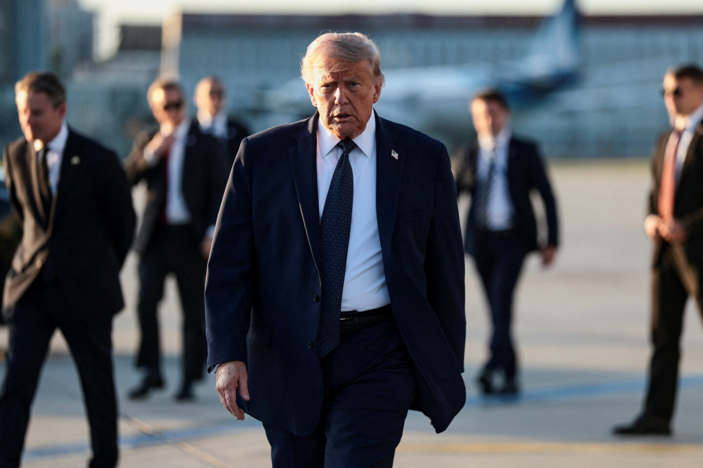 Ο Ντόναλντ Τραμπ κατευθύνεται στη Σύνοδο των G7
