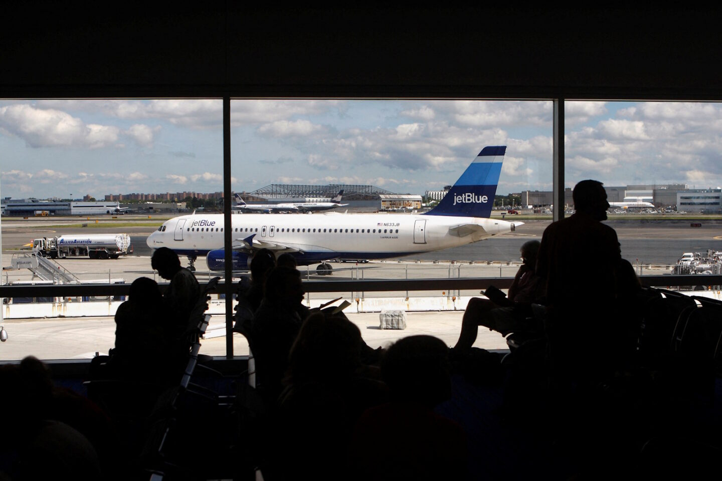 Αεροσκάφος της JetBule Airlines στο αεροδρόμιο JFK