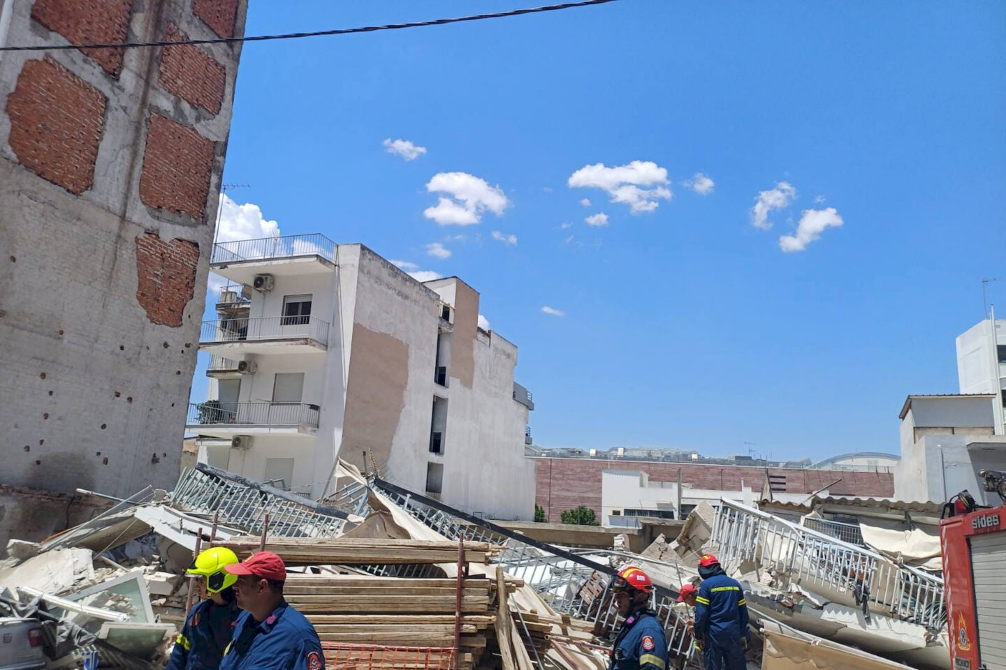 Κατάρρευση κτηρίου στα Πετράλωνα επί της οδού Αλκμήνης / ΓΡ. ΤΥΠΟΥ ΠΥΡΟΣΒΕΣΤΙΚΟΥ ΣΩΜΑΤΟΣ / EUROKINISSI
