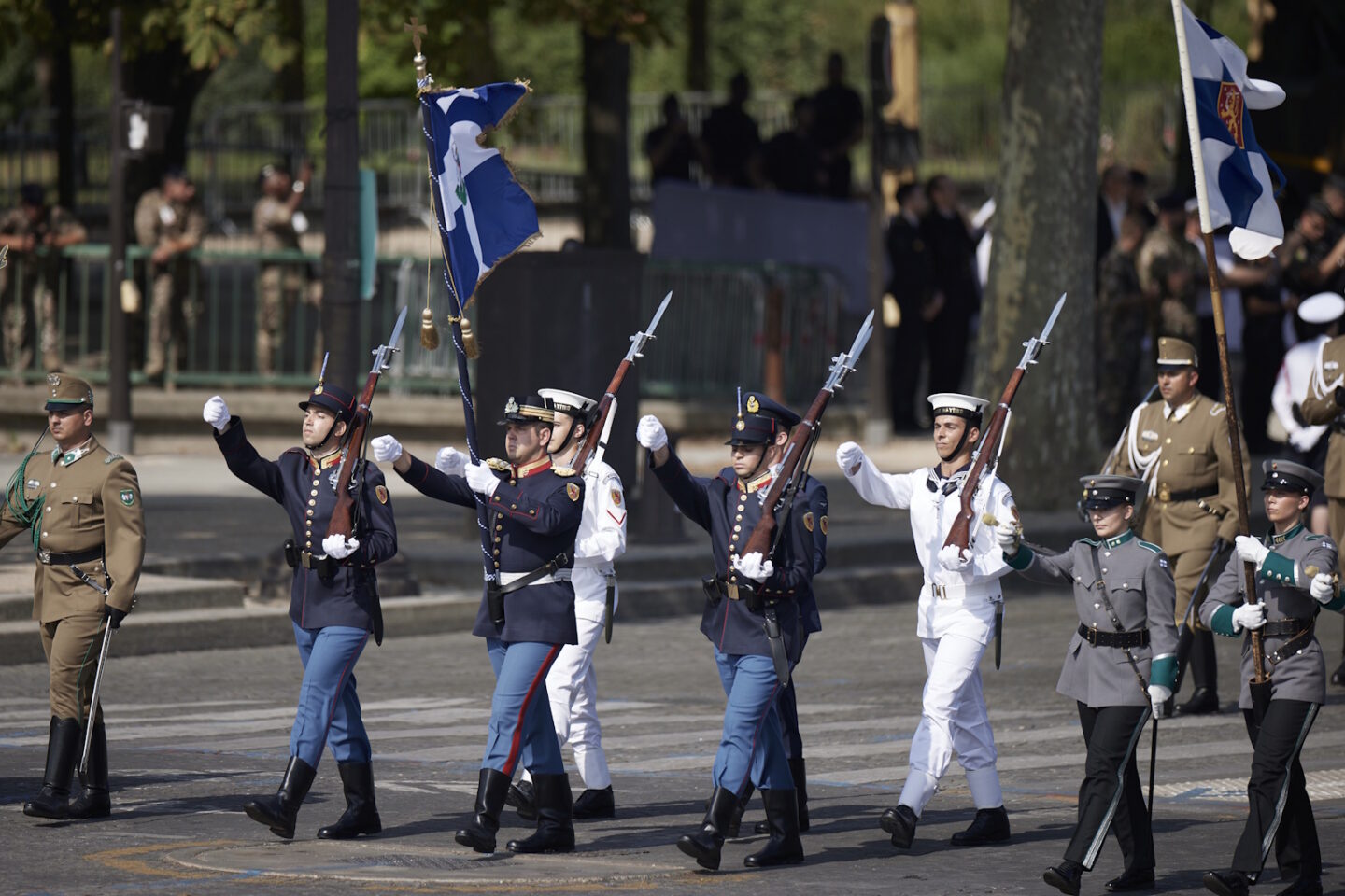 Το ελληνικό άγημα στη στρατιωτική παρέλαση για την Ημέρα της Βαστίλης