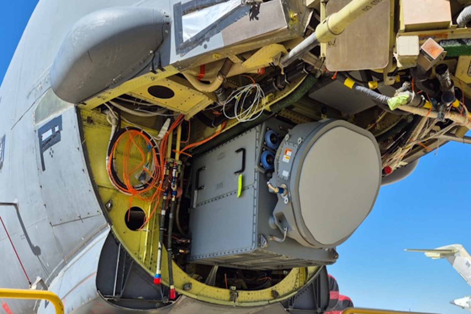 Το νέο ραντάρ AESA που ενσωματώνεται στα B-52 στο πλαίσιο του εκσυγχρονισμού τους