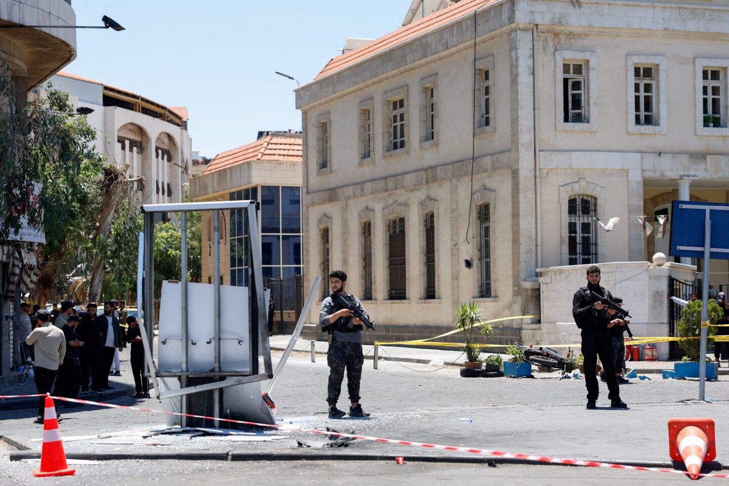 Αστυνομικές δυνάμεις στο σημείο των βομβιστικών επιθέσεων