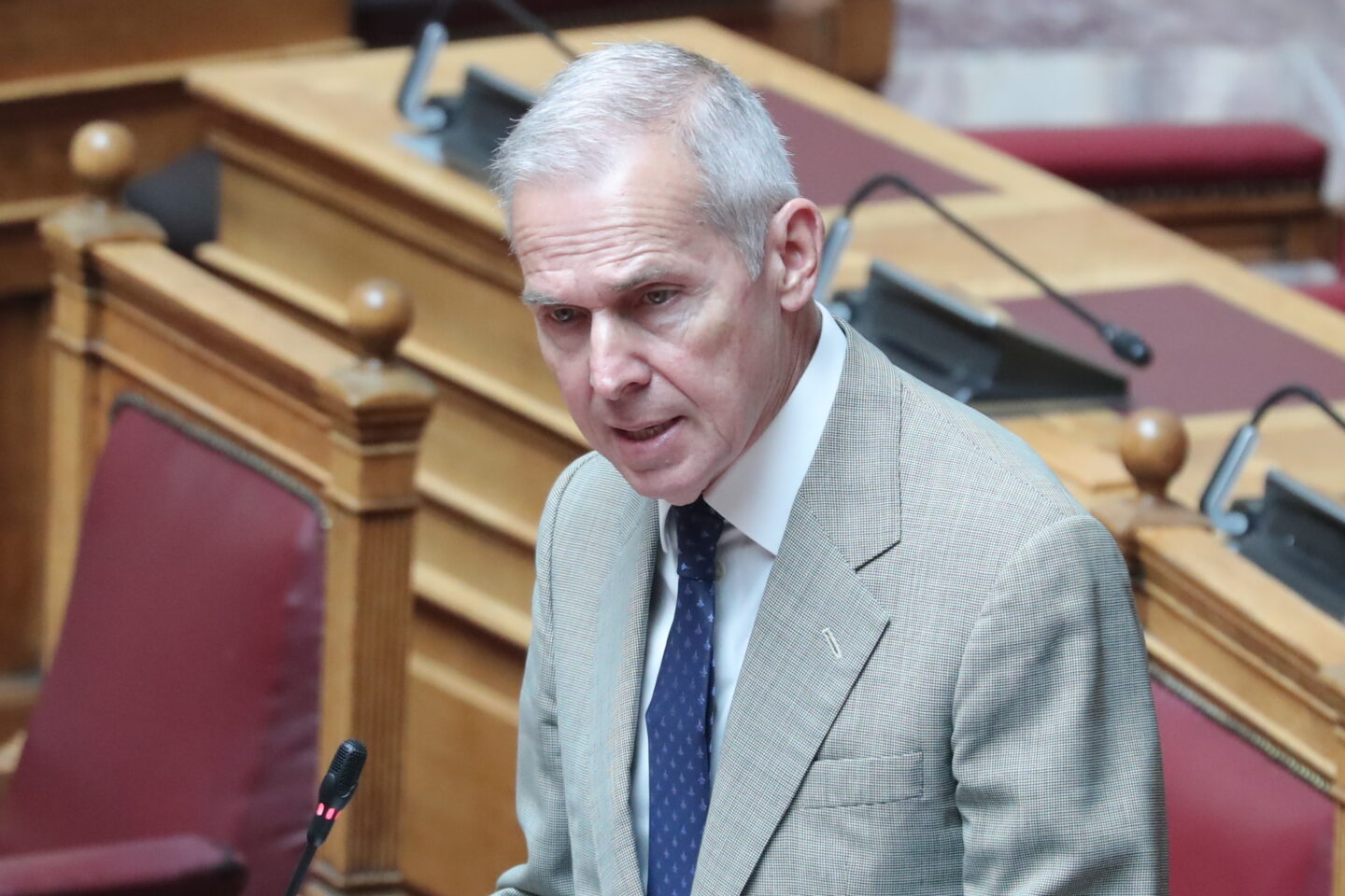 Ο Θανάσης Δαβάκης στη Βουλή
