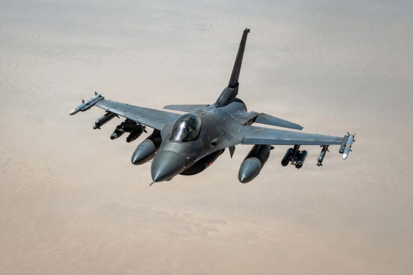 Αμερικανικό F-16 επιχειρεί στη Μέση Ανατολή
