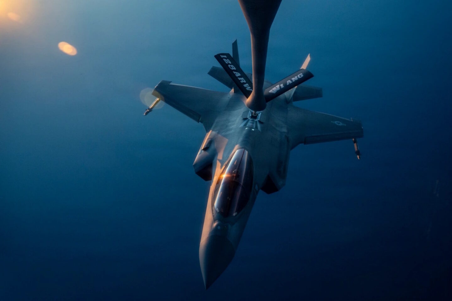 Αμερικανικό F-35 ανεφοδιάζεται στη Μέση Ανατολή