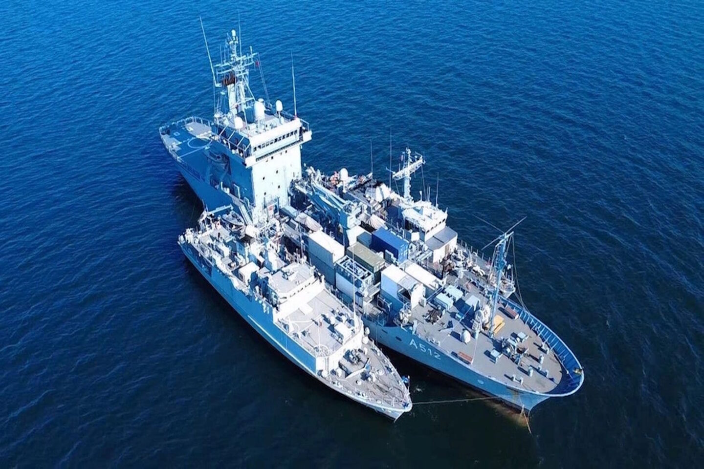 Το γερμανικό πλοίο ανεφοδιασμού FGS Mosel σε αποστολή