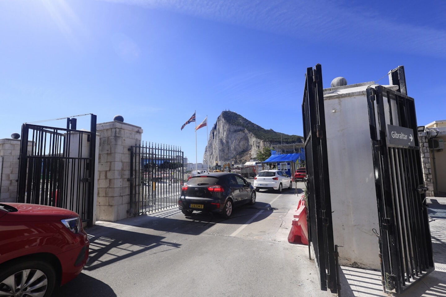 Αυτοκίνητα εισέρχονται στο Γιβραλτάρ