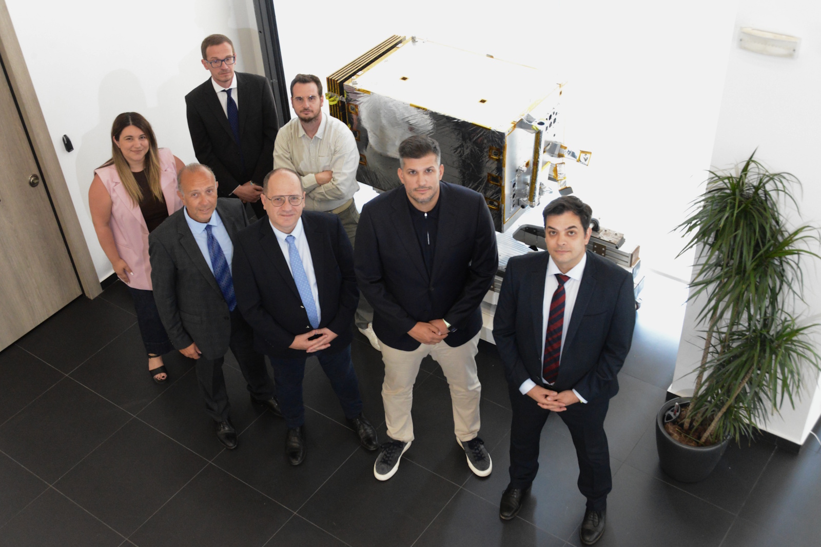 Μέλη της ομάδας της ICEYE Hellas και της Adamant