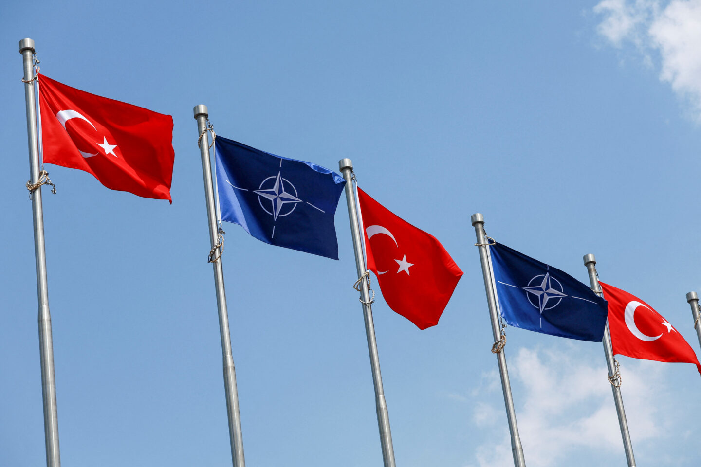 Σημαίες της Τουρκίας και του NATO