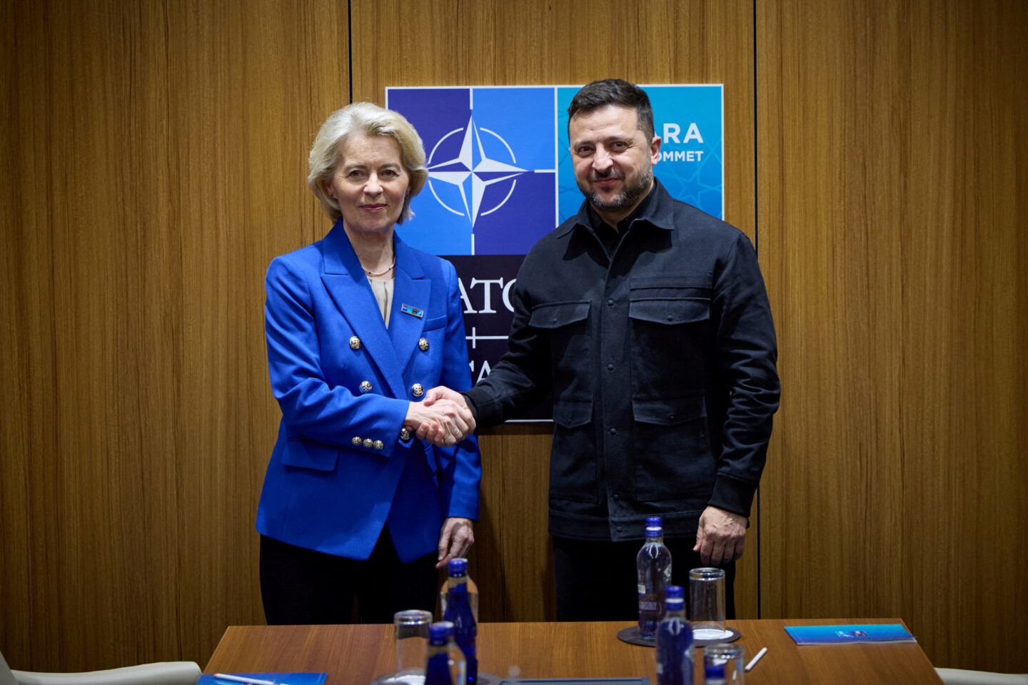 Ο Βολοντίμιρ Ζελένσκι με την πρόεδρο της Κομισιόν, Ούρσουλα φον ντερ Λάιεν