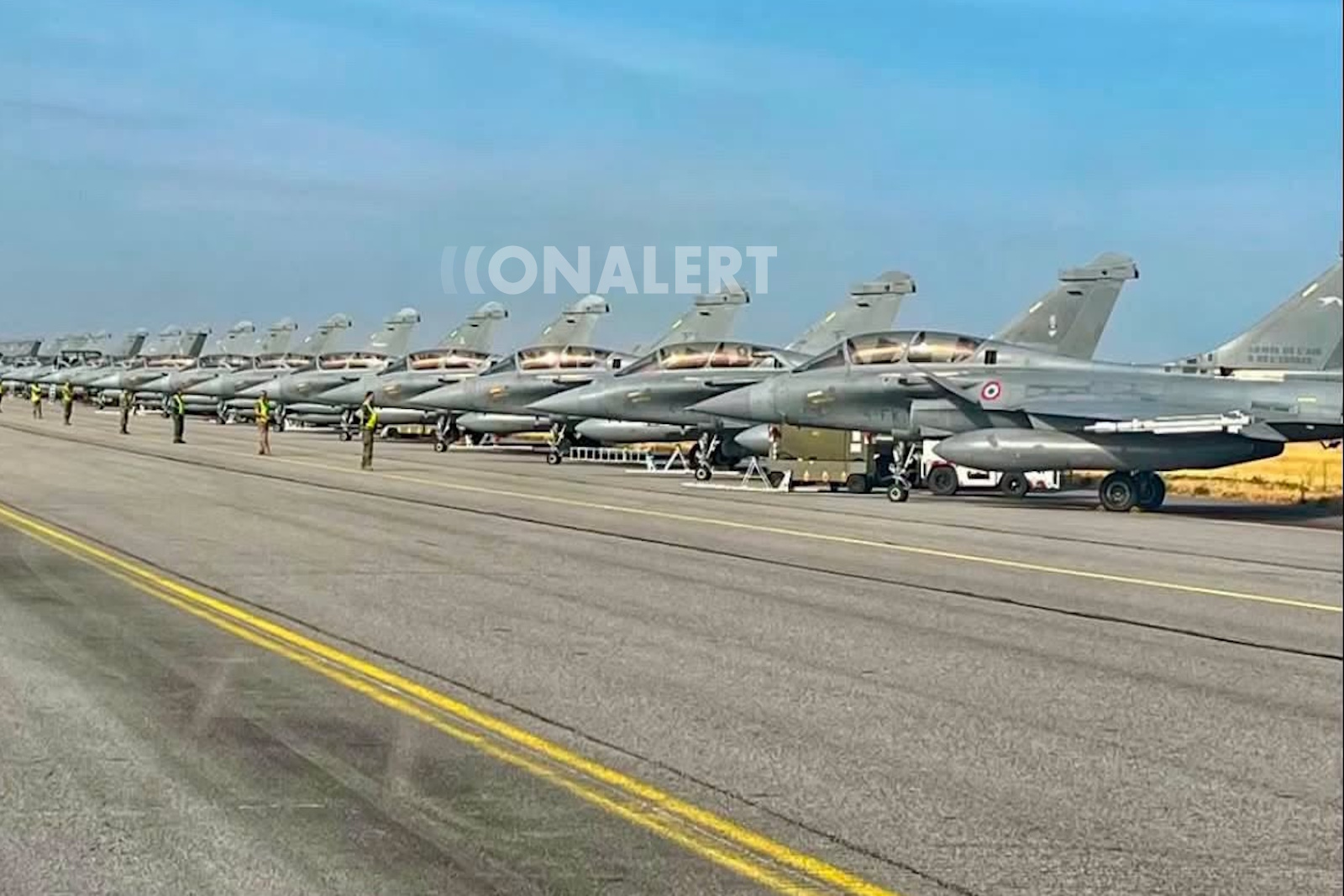 Rafale - εκ των οποίων και ελληνικά - έτοιμα για απογείωση για την στρατιωτική παρέλαση