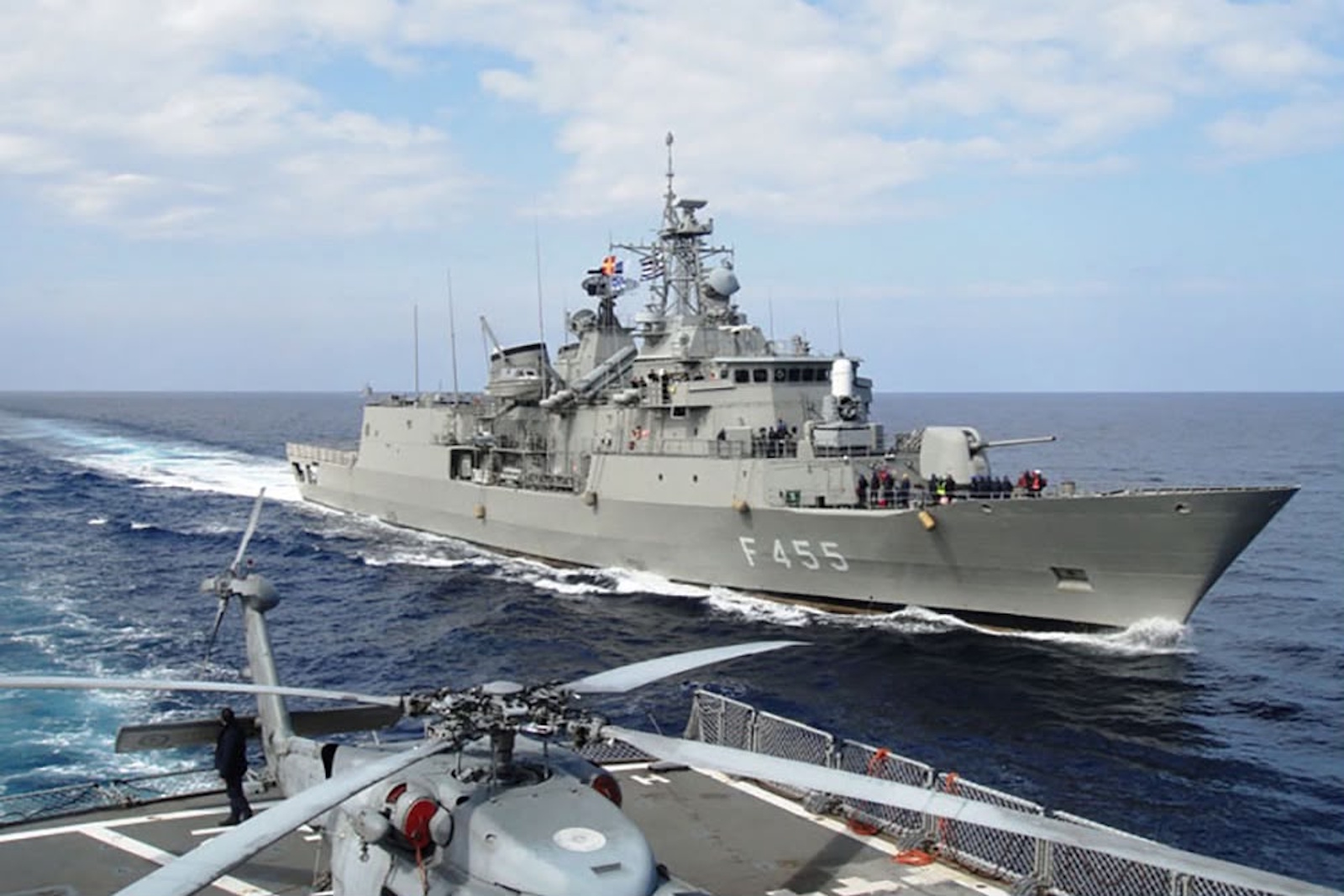 Η φρεγάτα «ΣΑΛΑΜΙΣ»