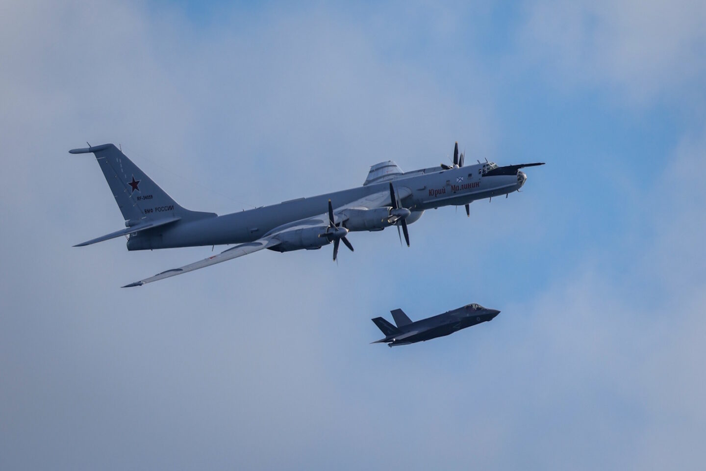 Βρετανικό F-35 αναχαιτίζει ρωσικό Tu-142