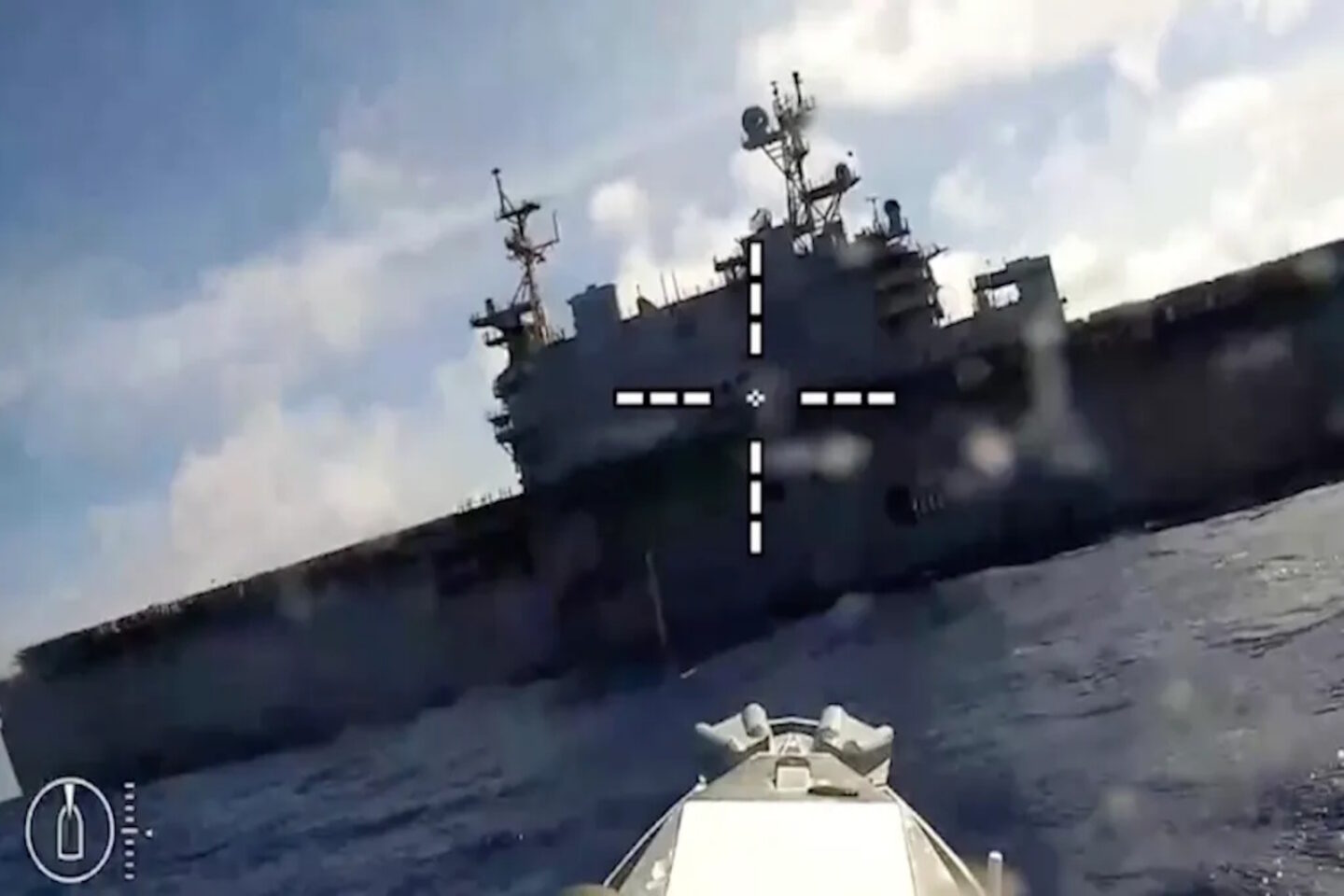 Αμερικανικά USV στοχεύουν το παροπλισμένο πολεμικό πλοίο USS Peleliu