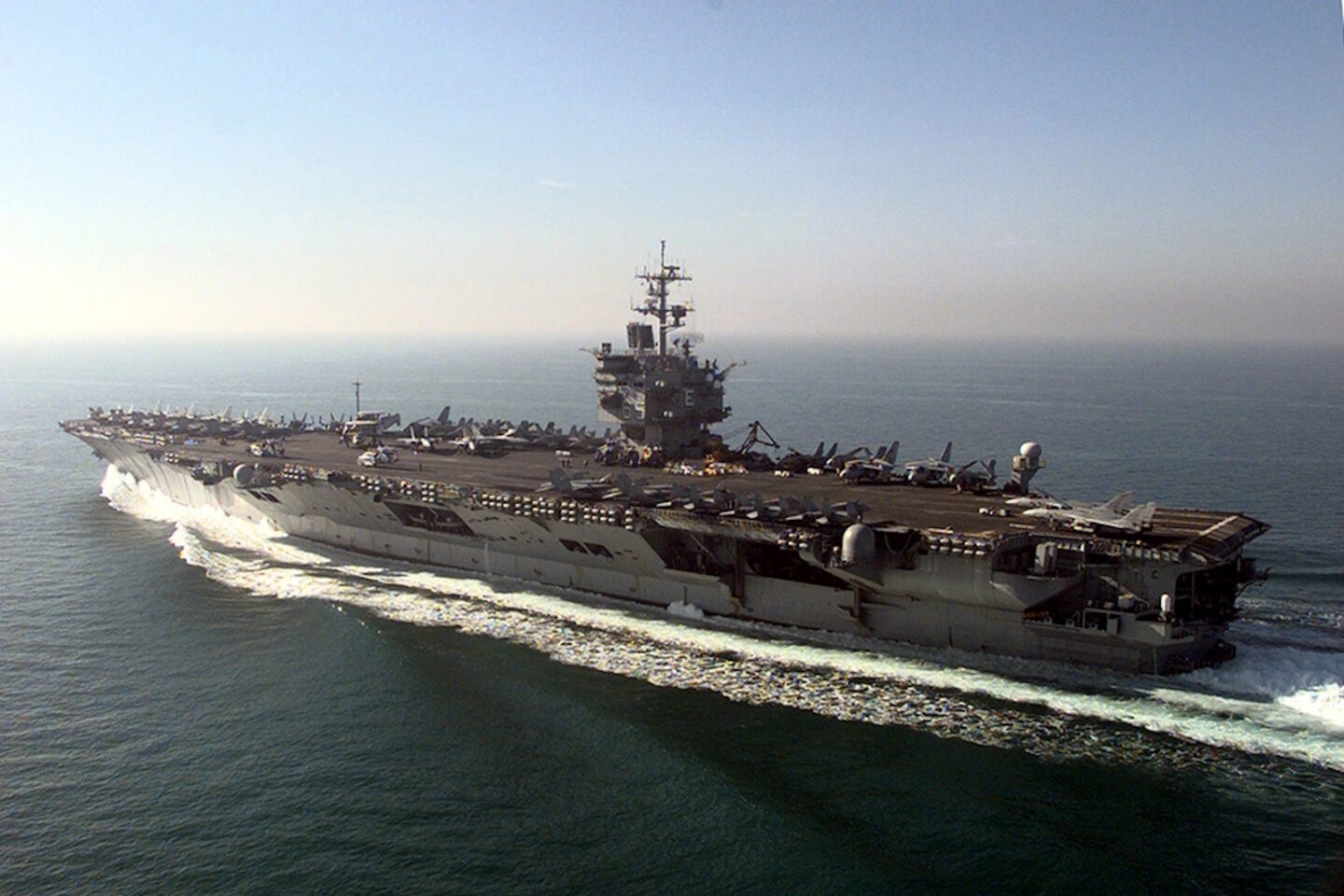 Το αεροπλανοφόρο USS Enterprise στην επιχείρηση «Desert Fox» το 1998