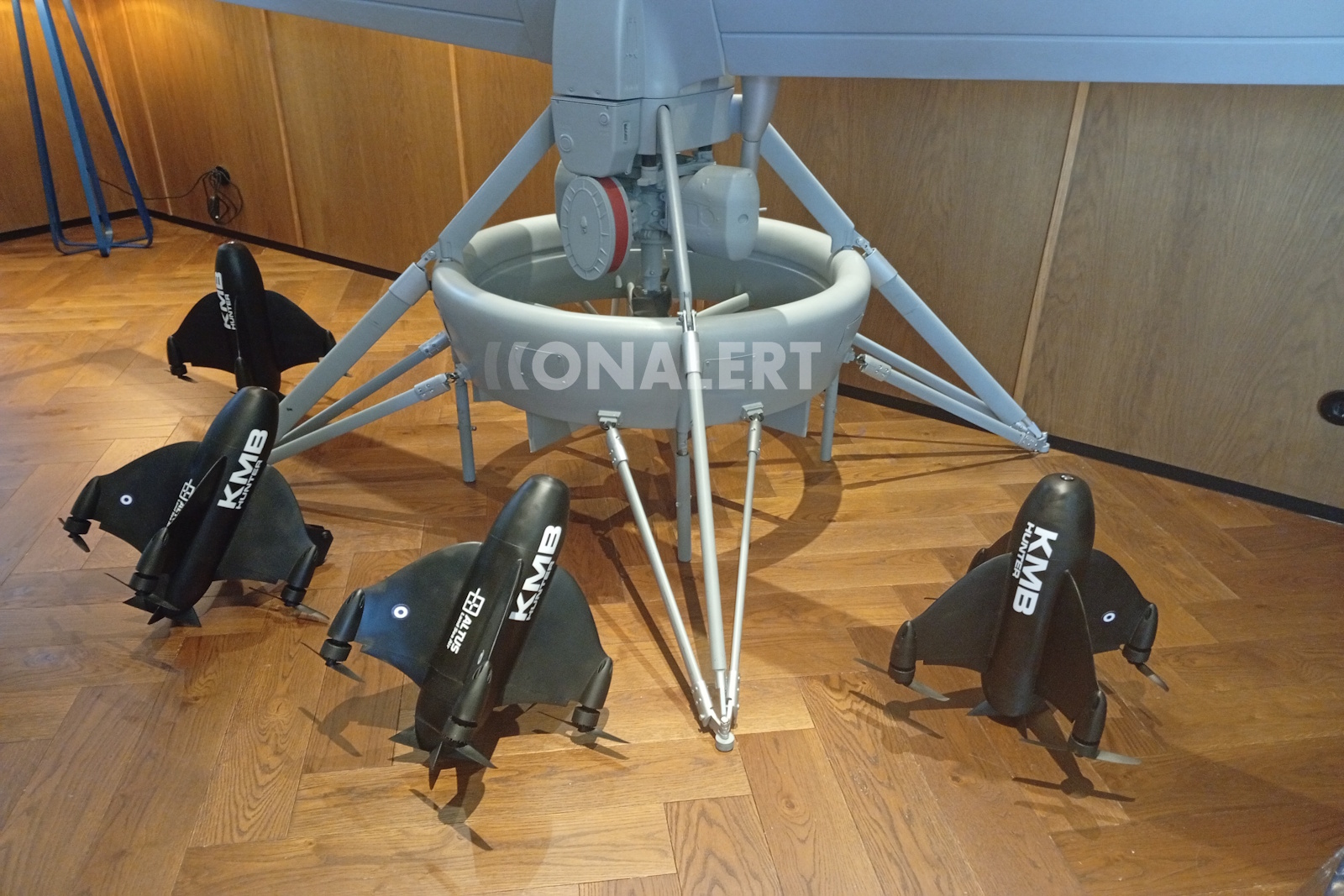 Τα interceptors τύπου KMB Hunter της ALTUS LSA στη βάση ενός V-BAT