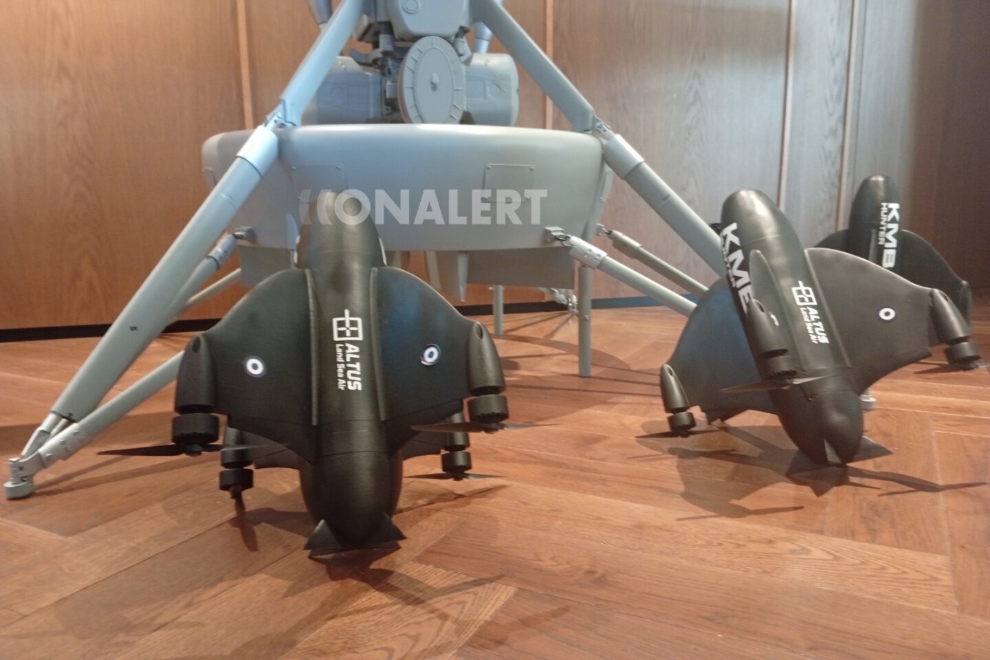 Τα interceptors τύπου KMB Hunter της ALTUS LSA στη βάση ενός V-BAT