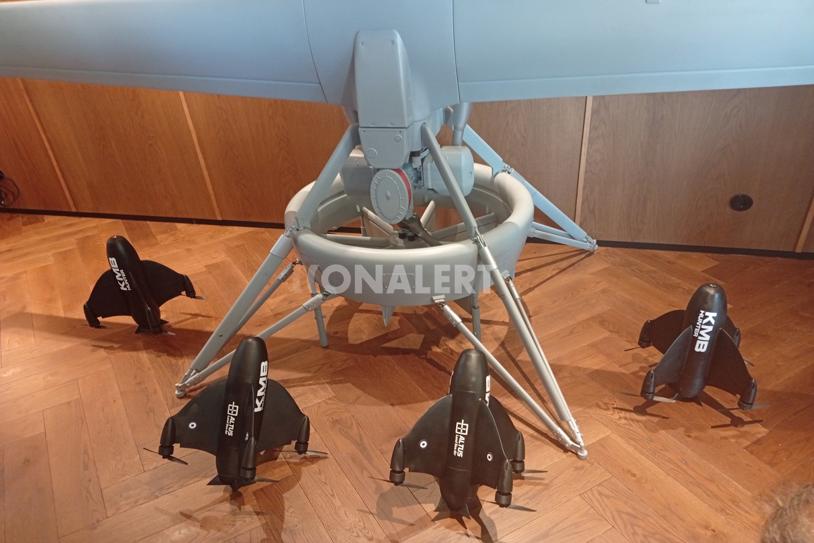 Τα interceptors τύπου KMB Hunter της ALTUS LSA στη βάση ενός V-BAT