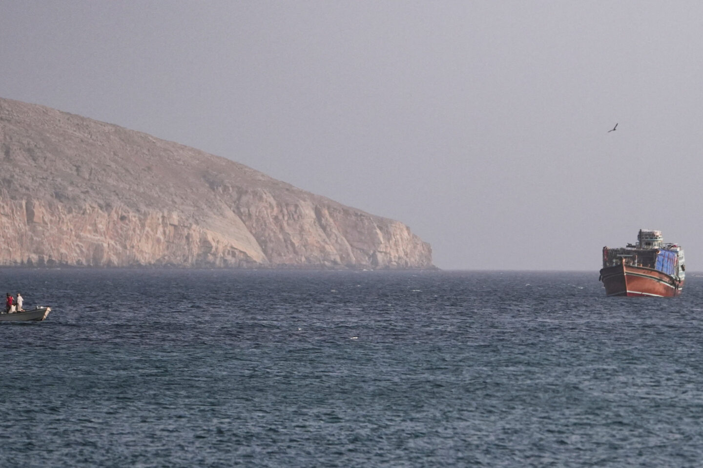 Τα Στενά του Ορμούζ όπως φαίνονται από το Ομάν / REUTERS/Stringer/File Photo