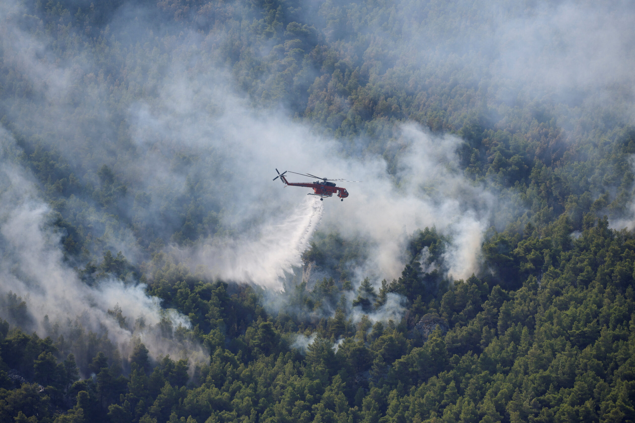 Ελικόπτερο Erickson σε αποστολή αεροπυρόσβεσης