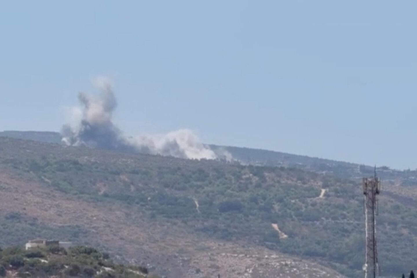 Έκρηξη μετά από ισραηλινή επίθεση στον Λίβανο / Social Media/via REUTERS/File Photo