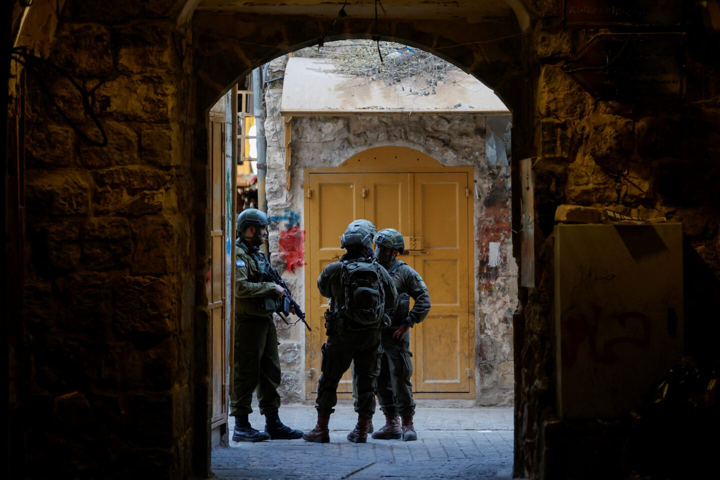 Ισραηλινοί στρατιώτες περιπολούν στη Δυτική Όχθη / REUTERS/Mussa Qawasma