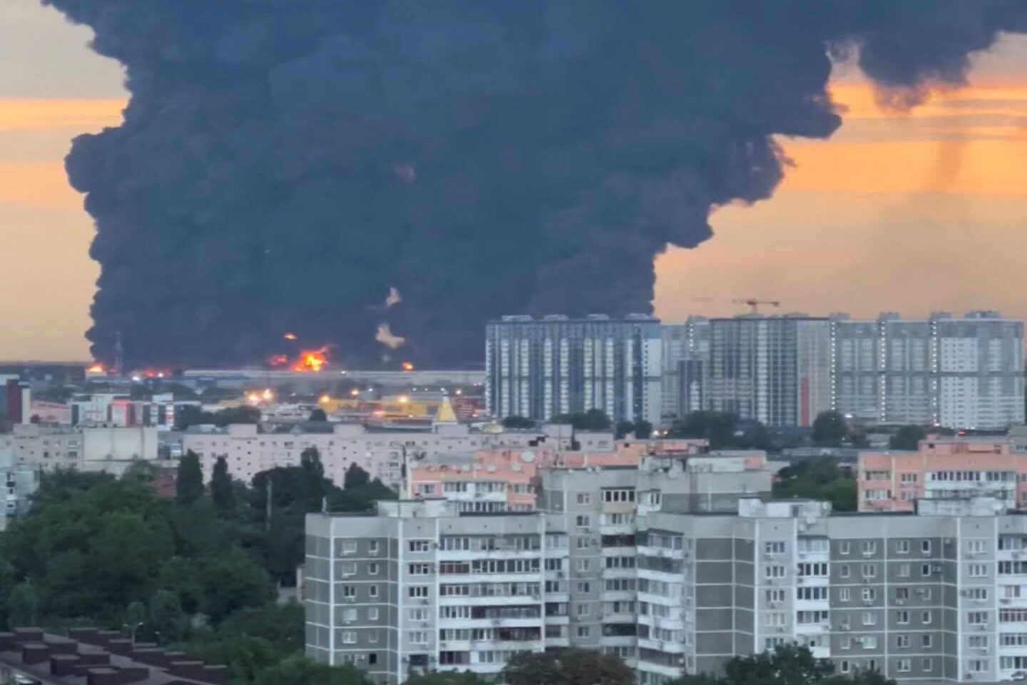 Φωτιά στο Κρασνοντάρ μετά από ουκρανική επίθεση