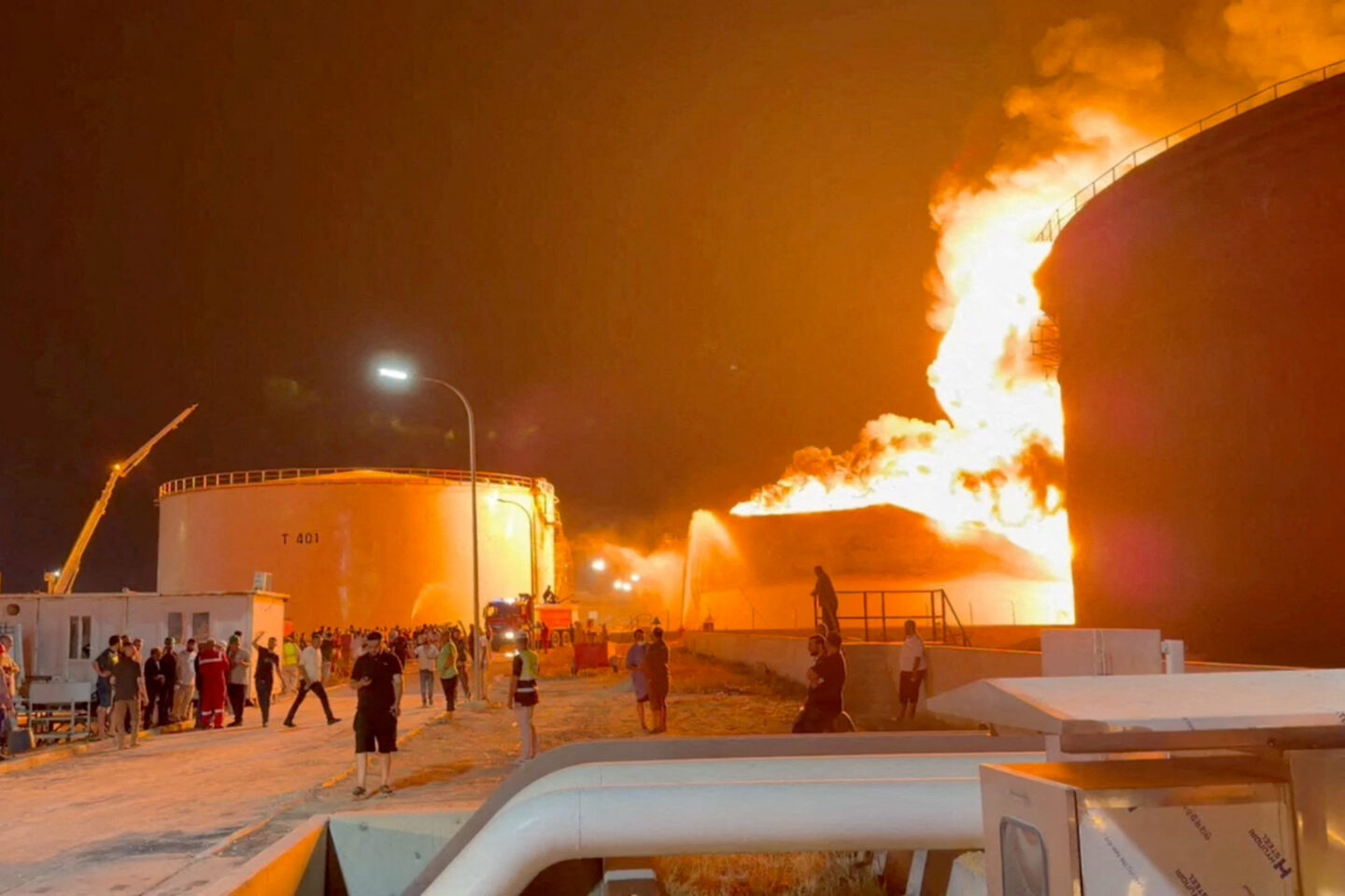 Πυρκαγιά σε δεξαμενή βενζίνης στη Λιβύη / Video obtained by Reuters/via REUTERS