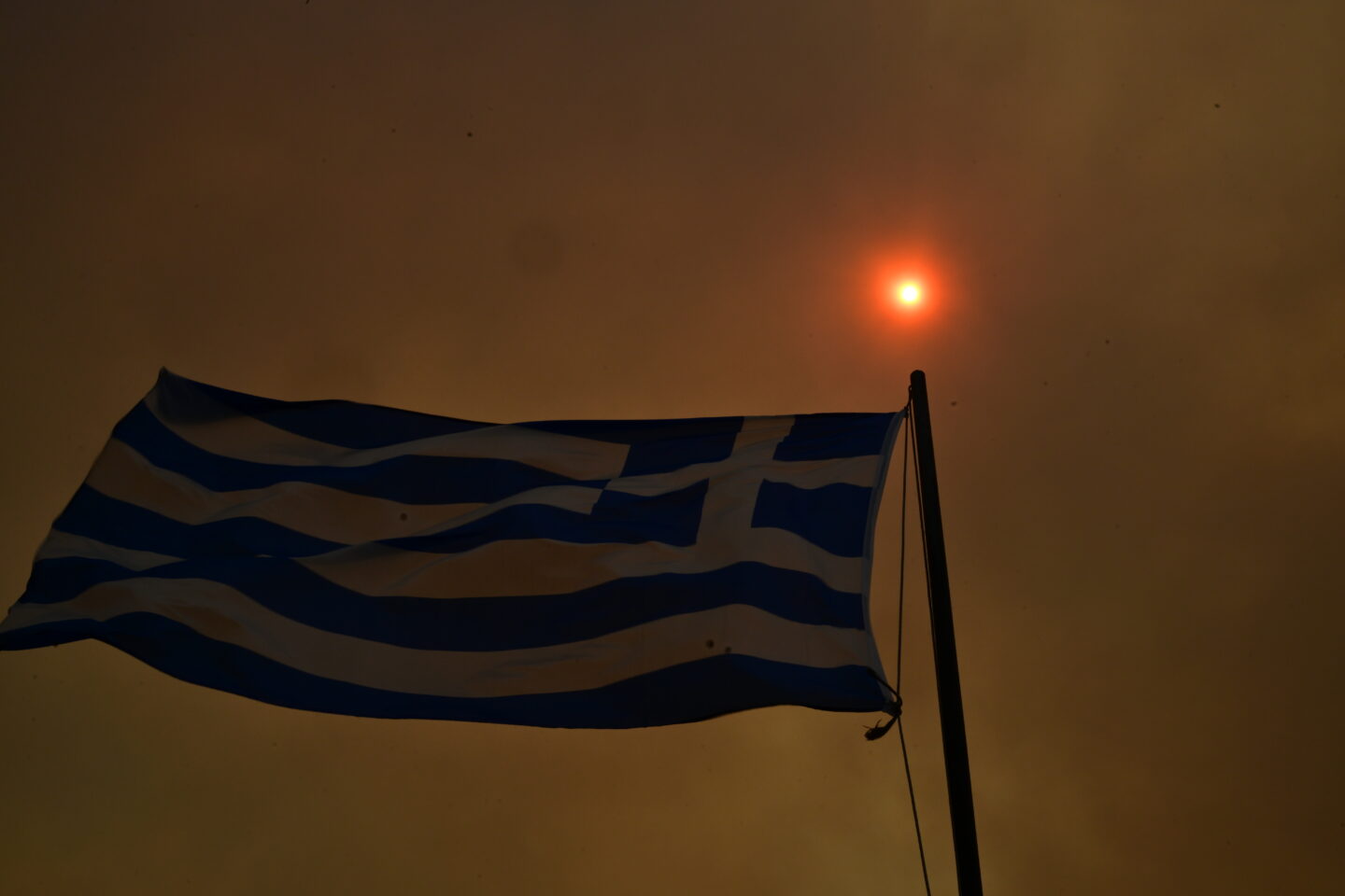 Συνεχίζεται για 2η ημέρα η μεγάλη πυρκαγιά στην Βοιωτία στην ευρύτερη περιοχή του Κορινθιακού κόλπου, από την Δομβραίνα εως το Πόρτο Γερμενό / ΤΑΤΙΑΝΑ ΜΠΟΛΑΡΗ/EUROKINISSI