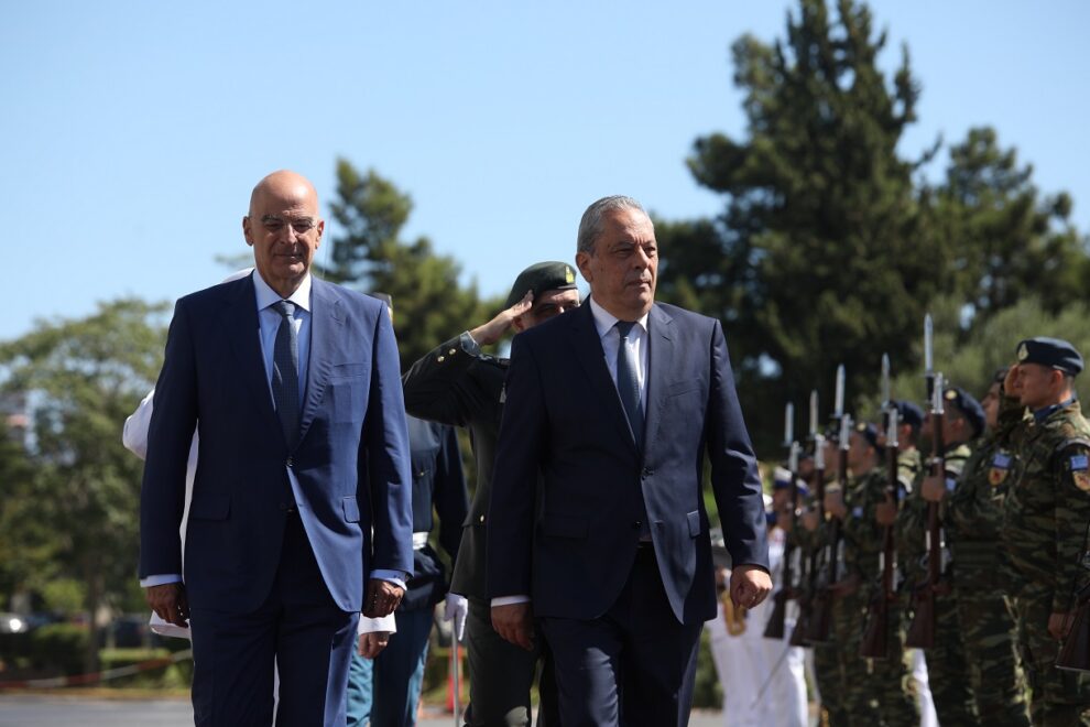 Δένδιας