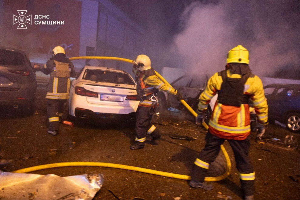 Ουκρανοί πυροσβέστες στο Σούμι