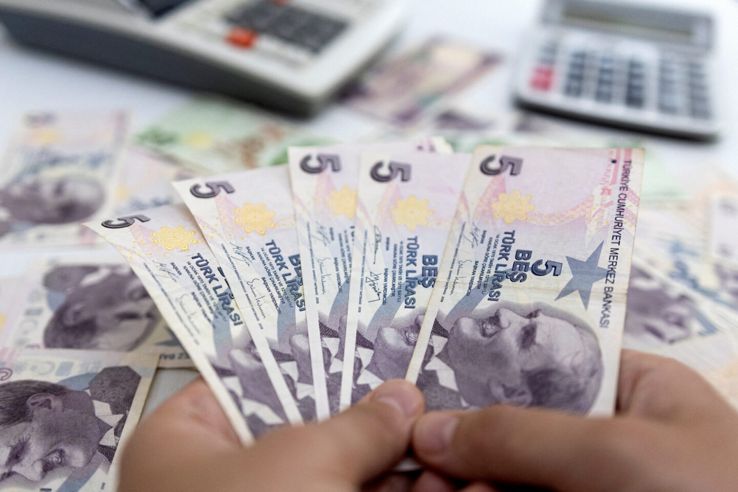 Τουρκικές λίρες σε χαρτονομίσματα