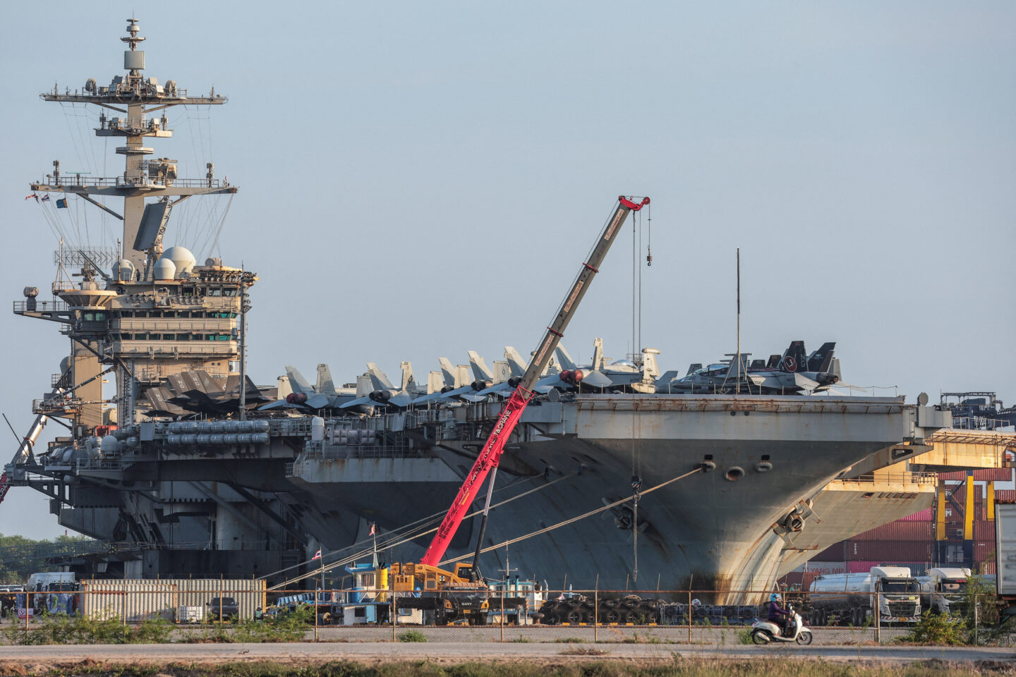Το αεροπλανοφόρο USS Abraham Lincoln